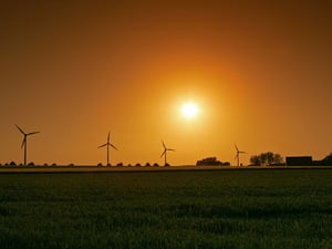 Clean Energy Thought Leadership Guide with Practical Tips and Examples